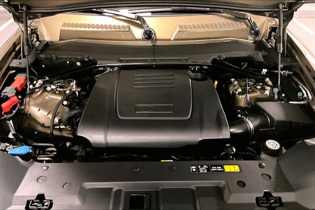 Certified 2026 Land Rover Defender 110 S AWD/4WD image 9