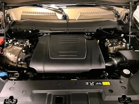Certified 2026 Land Rover Defender 110 S AWD/4WD image 9