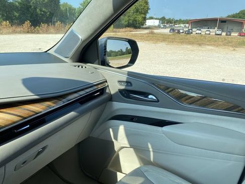 Used 2021 Cadillac Escalade Premium Luxury Platinum AWD/4WD image 38