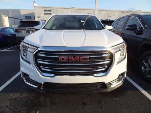 Used 2024 GMC Terrain SLT image 2