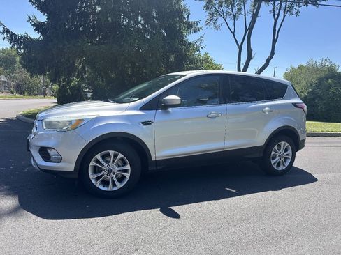 Used 2017 Ford Escape SE FWD image 4