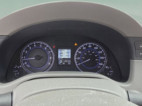 Used 2011 INFINITI G37 x w/ Premium Pkg image 15