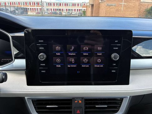 Used 2026 Volkswagen Taos SE FWD image 16