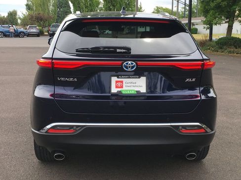 Used 2023 Toyota Venza XLE AWD/4WD image 5
