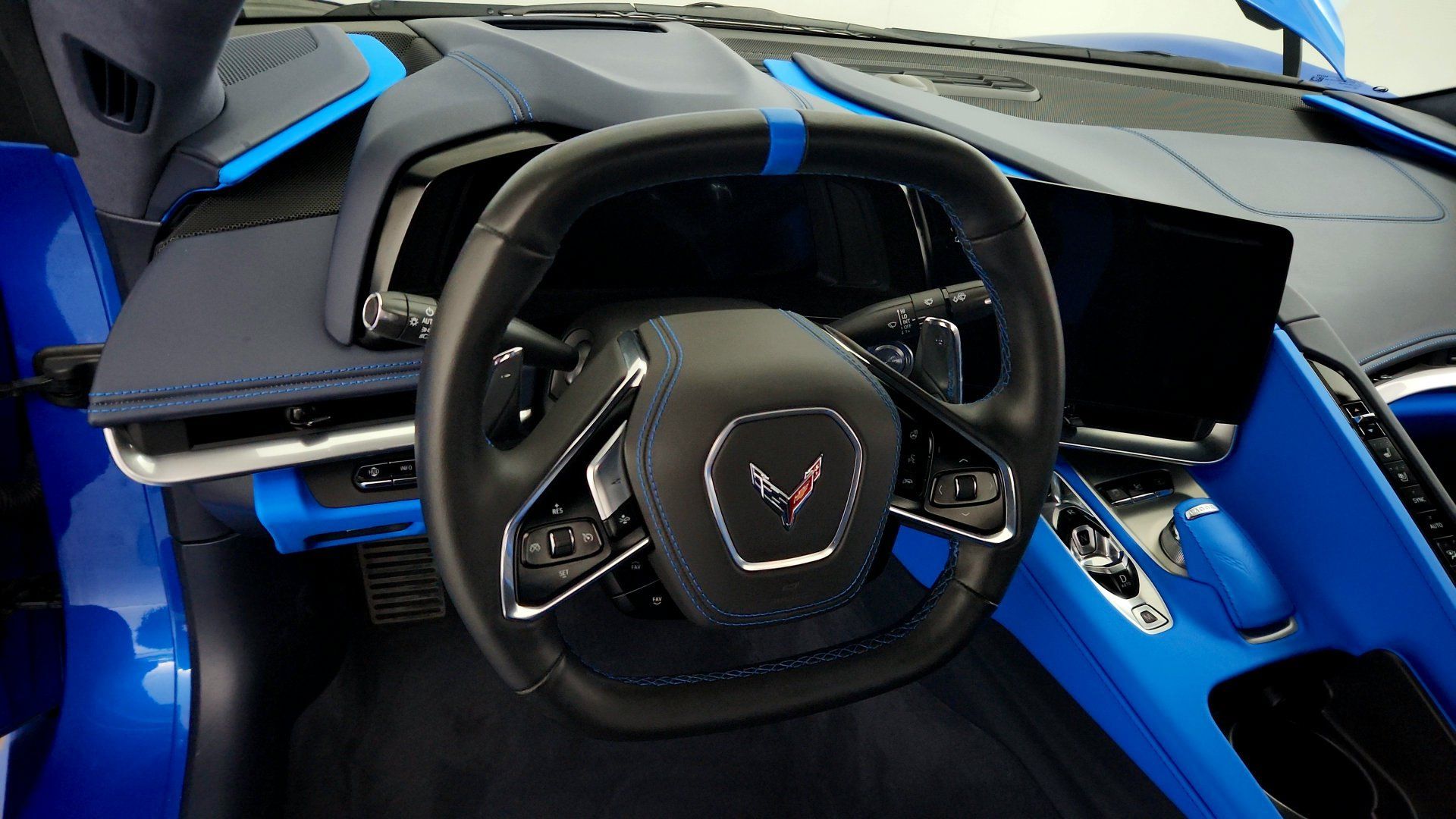 Used 2025 Chevrolet Corvette Stingray Premium Cpe w/ Z51 Performance Package RWD image 18