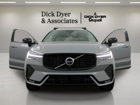 Certified 2025 Volvo XC60 B5 Ultra w/ Climate Package image 7
