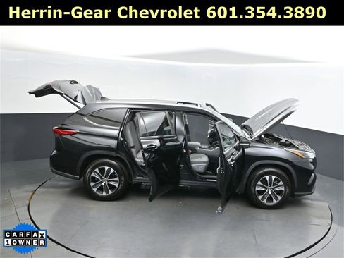 Used 2023 Toyota Highlander XLE image 55