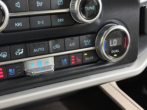 Used 2022 Ford Expedition Max Limited image 34