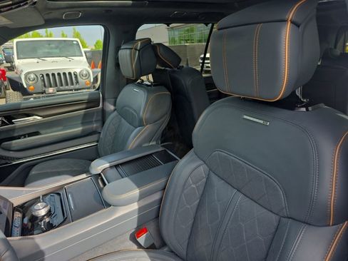 Certified 2024 Jeep Grand Wagoneer Series III w/ Rear Seat Video Group 1 AWD/4WD image 15