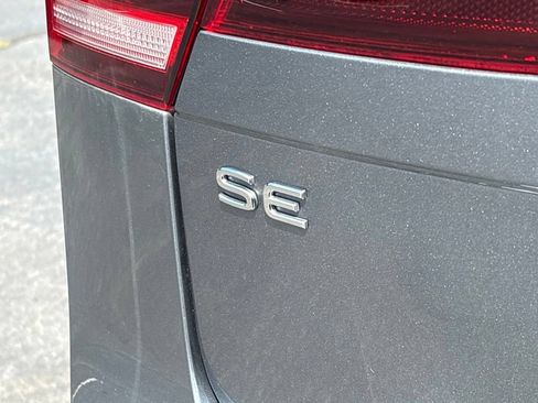 Used 2023 Volkswagen Tiguan SE FWD image 6