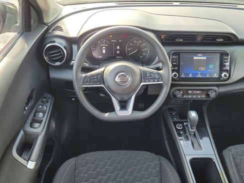 Certified 2021 Nissan Kicks SV FWD image 16