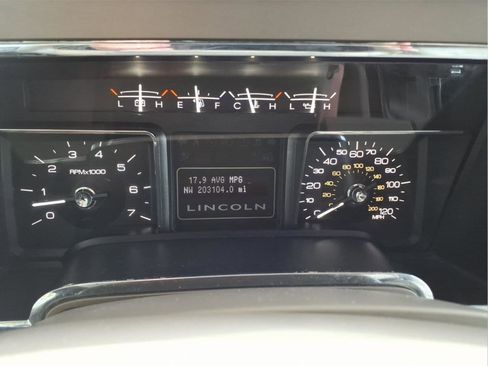 Used 2014 Lincoln Navigator L 4WD image 18
