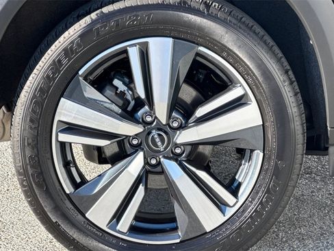 Certified 2025 Nissan Rogue SL w/ SL Premium Package image 26