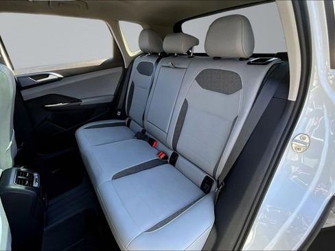 Used 2024 Volkswagen Taos SE image 21