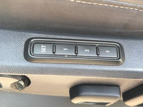 Used 2019 Volkswagen Atlas SEL R-Line AWD/4WD image 18