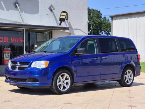 Used 2019 Dodge Grand Caravan SE w/ UConnect Hands-Free Group FWD image 3