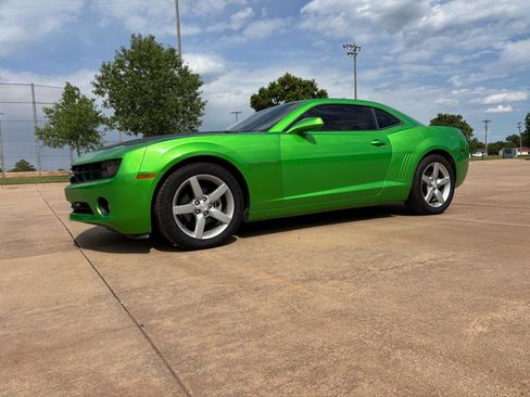 Used 2010 Chevrolet Camaro LT RWD image 2