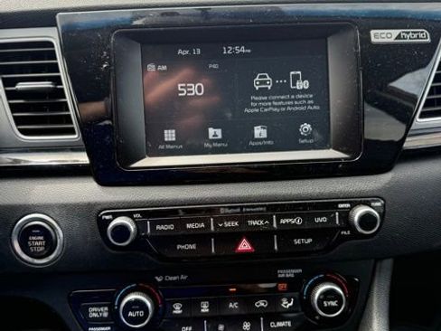 Used 2017 Kia Niro EX image 11