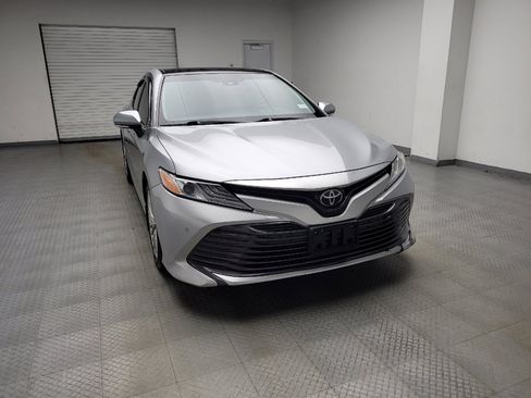 Used 2018 Toyota Camry XLE image 14