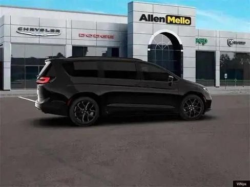New 2026 Chrysler Pacifica Limited image 14