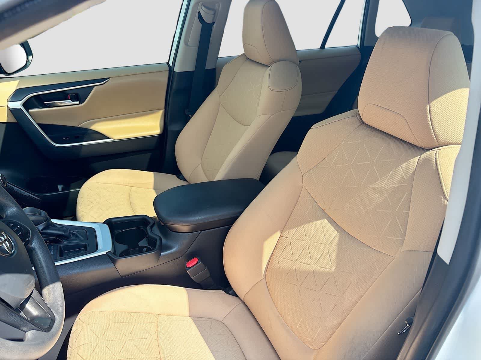 Used 2021 Toyota RAV4 XLE w/ Convenience Package FWD image 22