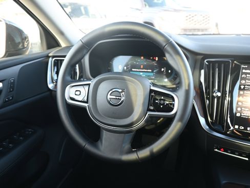 Used 2025 Volvo V60 B5 Cross Country Plus image 10