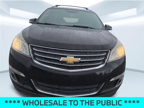 Used 2017 Chevrolet Traverse LT w/ Style and Technology Package FWD image 2