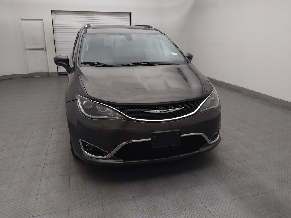 Used 2020 Chrysler Pacifica Touring-L FWD image 14