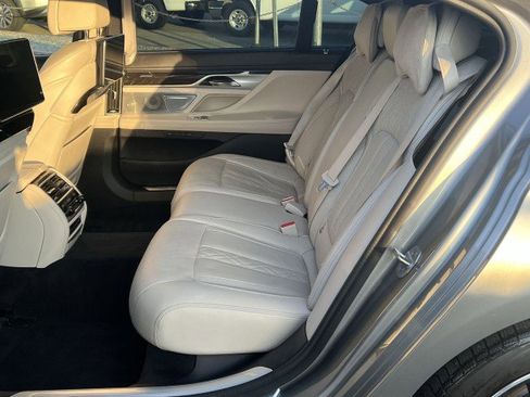 Used 2020 BMW 745e xDrive image 26