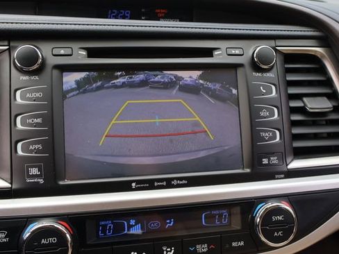 Used 2019 Toyota Highlander Limited image 26