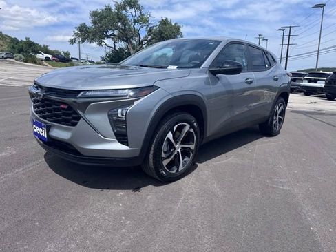 Used 2024 Chevrolet Trax RS w/ Sunroof Package FWD image 1