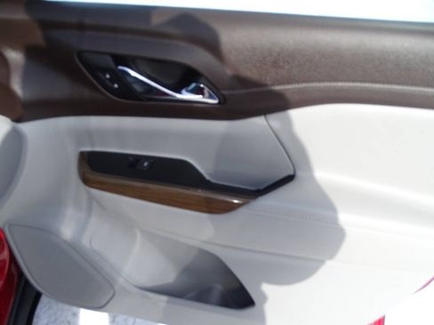 Used 2023 GMC Acadia AWD SLE image 49