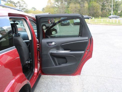 Used 2011 Dodge Journey Mainstreet FWD image 17