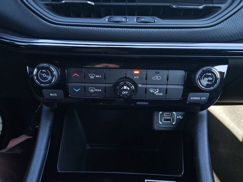 New 2026 Jeep Compass Latitude image 22