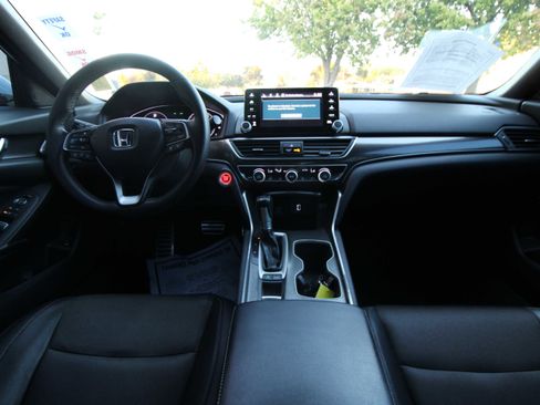 Used 2018 Honda Accord Sport image 39