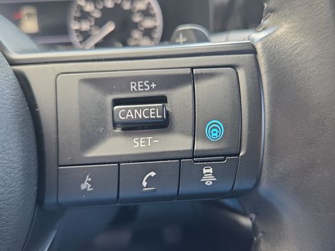 Used 2025 Nissan Pathfinder SV FWD image 25