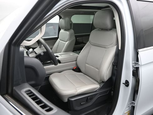 Used 2025 Ford Expedition Active image 9