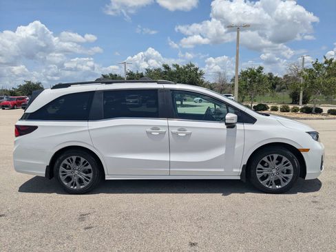 Used 2025 Honda Odyssey Touring image 5