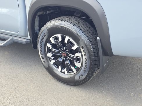 Used 2023 Nissan Frontier PRO-4X w/ Pro Convenience Package image 10