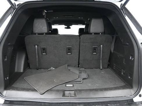 Used 2023 Chevrolet Traverse LT image 31