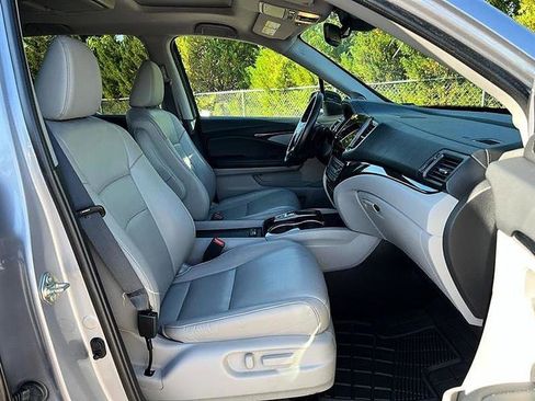 Used 2020 Honda Pilot Touring image 15
