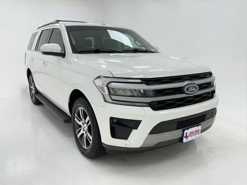 Used 2023 Ford Expedition XLT RWD image 2