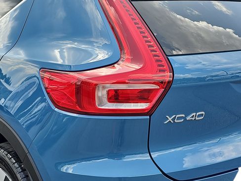 Used 2025 Volvo XC40 B5 Plus AWD/4WD image 32