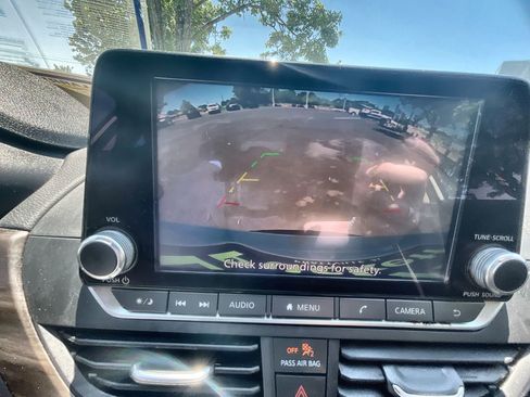Used 2023 Nissan Altima 2.5 SV FWD image 14