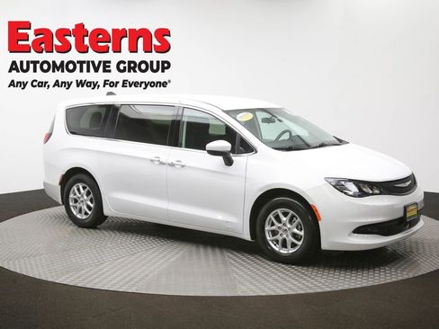 Used 2022 Chrysler Voyager LX image 45