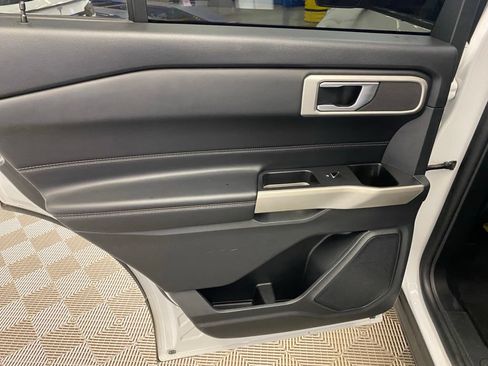 Used 2021 Ford Explorer XLT w/ Equipment Group 202A RWD image 18