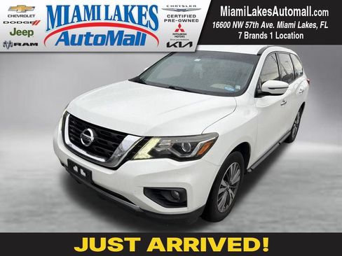 Used 2017 Nissan Pathfinder SV FWD image 1