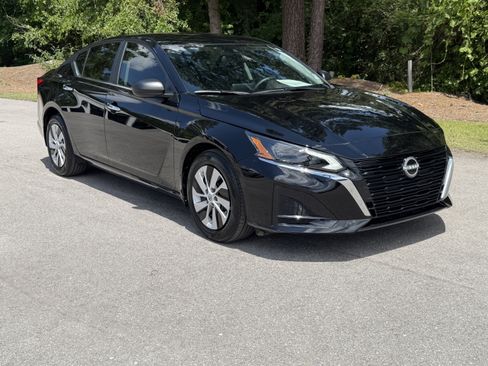 Used 2025 Nissan Altima 2.5 S FWD image 30