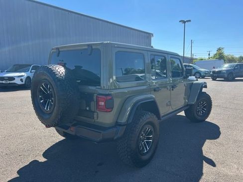 Used 2025 Jeep Wrangler Unlimited Rubicon w/ XTREMEE 35" Tire Package AWD/4WD image 5