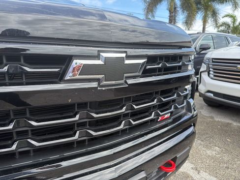 Used 2025 Chevrolet Silverado 1500 LT Trail Boss w/ LPO, Dark Essentials Package image 4